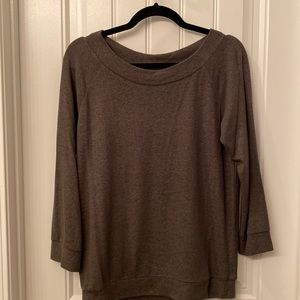 Green 3/4 sleeve knit top